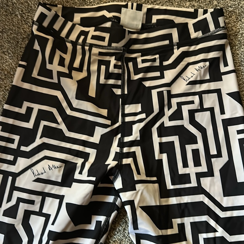 Richard Allen H&M LGeometric Pattern leggings cream black - Picture 5 of 5